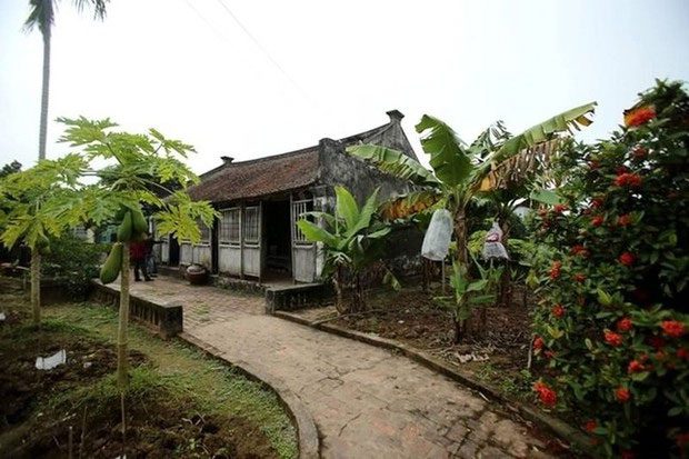 Entrance to Bá Kiến's house