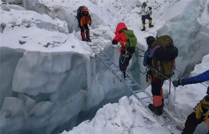 Everest climbing permit costs $11,000 for foreigners