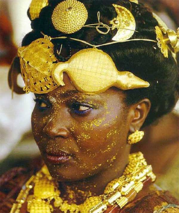 The people live luxurious lives, with women often wearing several kilograms of gold.