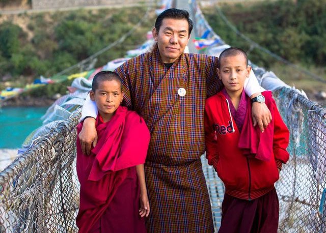 Both men and women wear traditional uniforms during working hours.