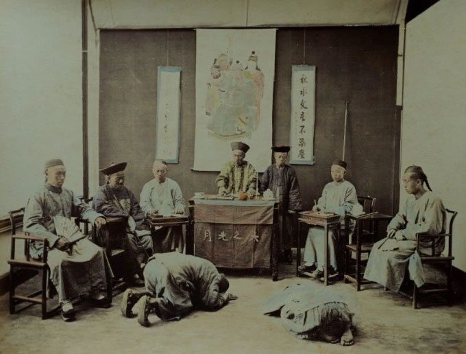 A courtroom scene in 1866, depicting a trial in the late Qing Dynasty.