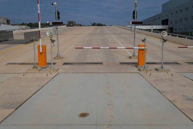 The plant is designed so that each truck takes only 3 minutes to dump waste and exit.