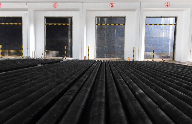 The plant has 14 waste dumping doors designed for different types of trucks.