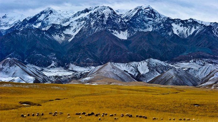 The mysterious mountain, making everyone dare to look from afar.