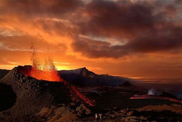 What happens if all the volcanoes on Earth erupt simultaneously?