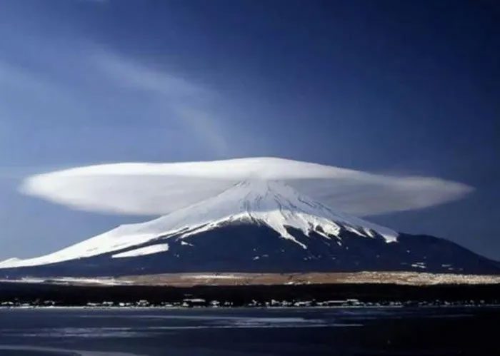 An image of Mount Fuji with a unique cloud resembling a hat.