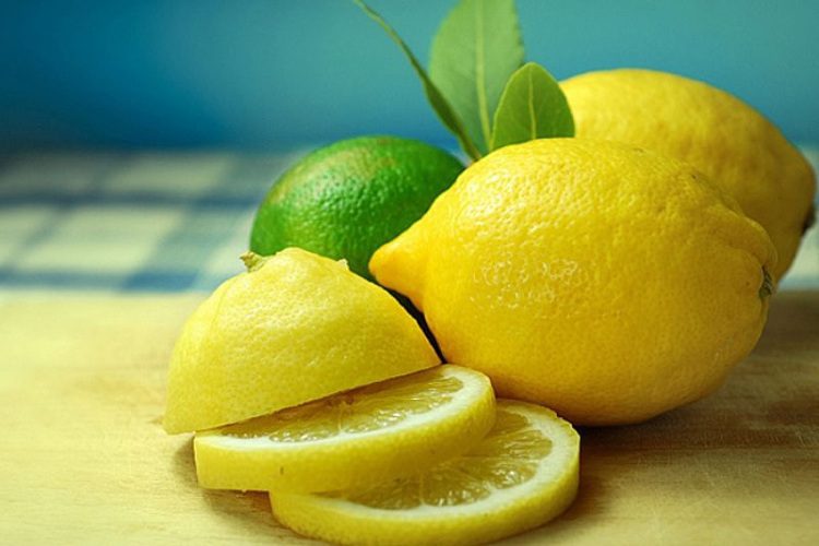 A glass of water with half a lemon each day revitalizes both body and mind.