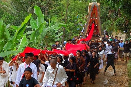 Unusual funeral customs around the world