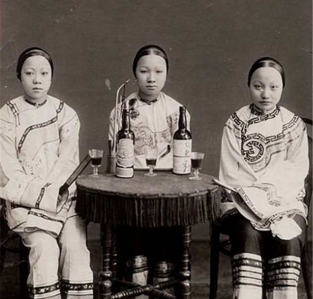 Three wealthy young ladies enjoying foreign wine