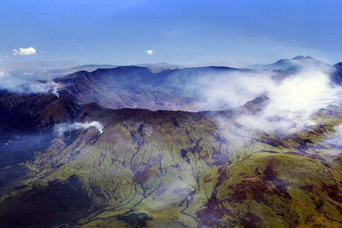 The ash cloud from Mount Tambora caused global temperatures to drop by 0.4 to 0.7 degrees Celsius.