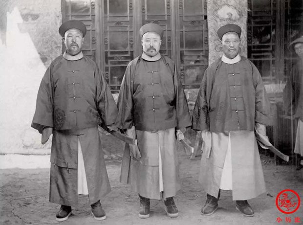 Photo of three Qing generals.