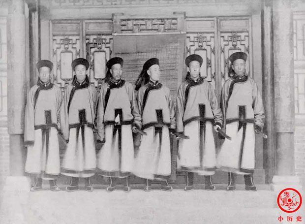 Low-ranking soldiers in the Royal Guard.