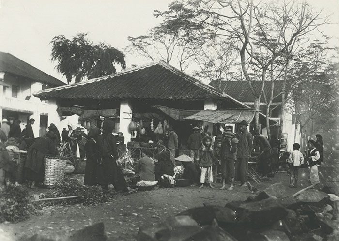 Local market in Tien Yen