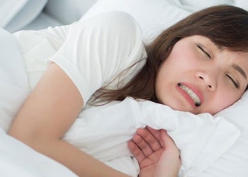 reasons why many people grind their teeth while sleeping 125523