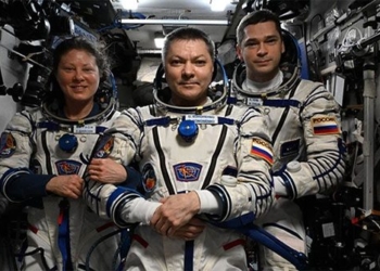 russian soyuz spacecraft brings 3 astronauts back to earth 136909