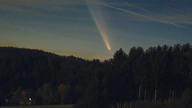 Tsuchinshan-ATLAS comet discovered with a faint trail