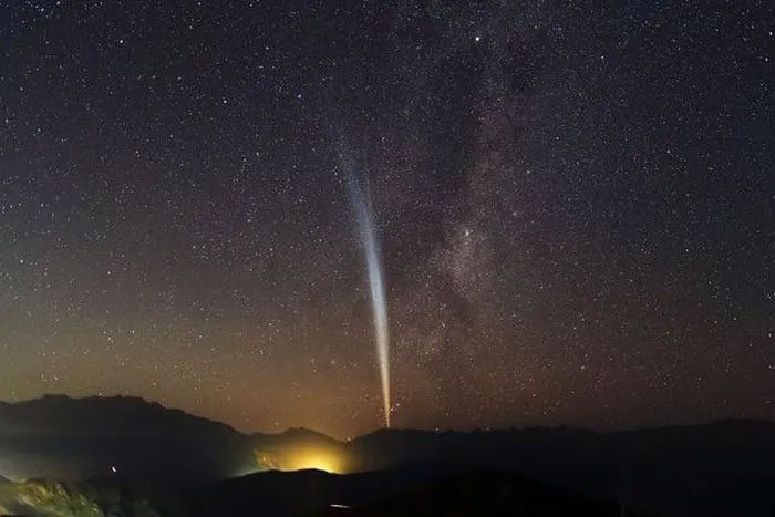 Bright comets lighting up the sky are fascinating astronomical phenomena.