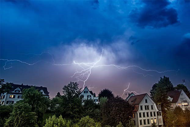 10 harmful misconceptions about lightning