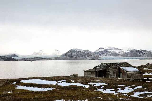 The Kronebreen glacier.