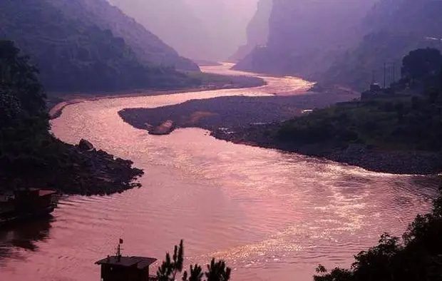 After the rain, the river turns red.