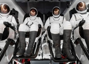 spacex prepares for first private spaceflight