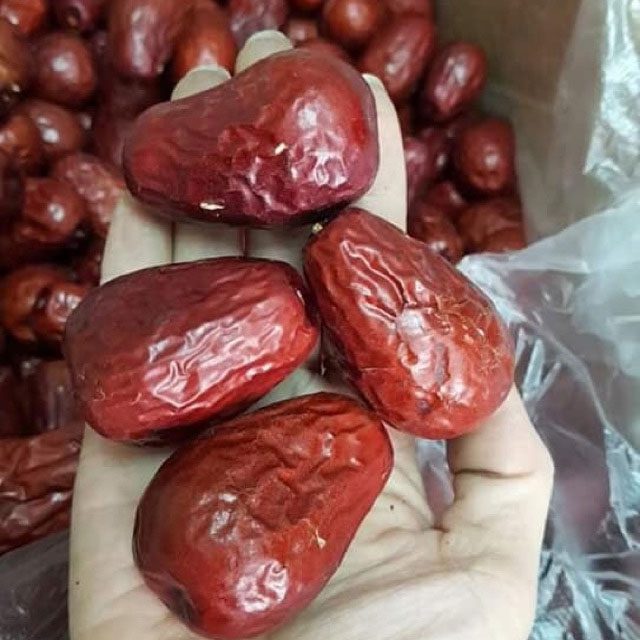 These organic red dates are usually large, light red in color, and have fewer wrinkles