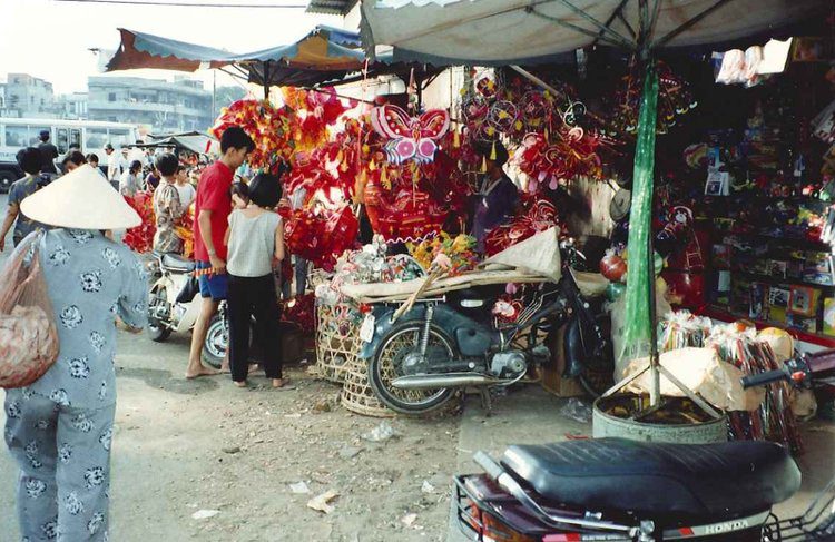 Saigon during the old Mid-Autumn Festival (1990s).