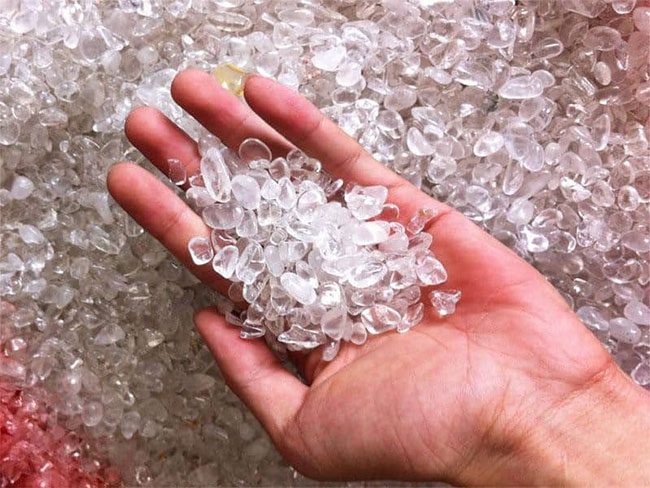 Crushed quartz used for grave covering aimed at spiritual purity.