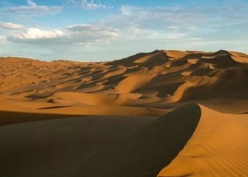 the bottom of the sand dune in the sahara desert in africa what is it 122894