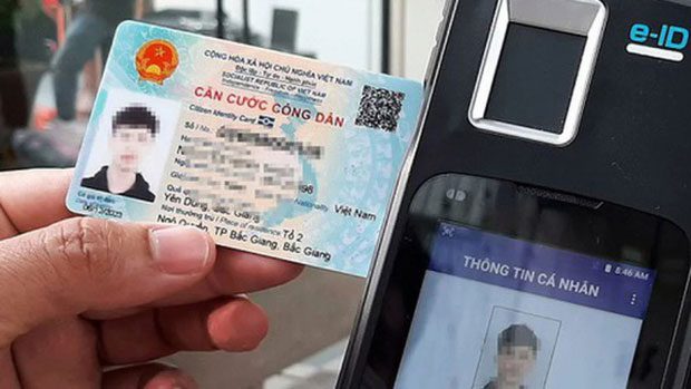 Cash withdrawal operations using chip-enabled CCCDs minimize the risk of information fraud