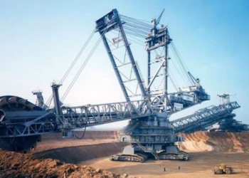 the largest crane in the world weighing 14 000 tons moves more easily than a human 125166