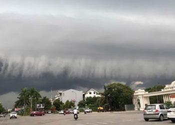 the sky over vinh city appears strange clouds like the realm before yagi storm 136565