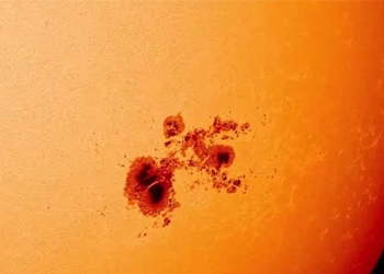 the sun appears with many unusual black spots causing astronomers to be surprised 136418