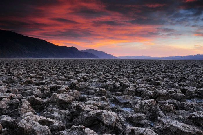 This valley lies on the border between California and Nevada.