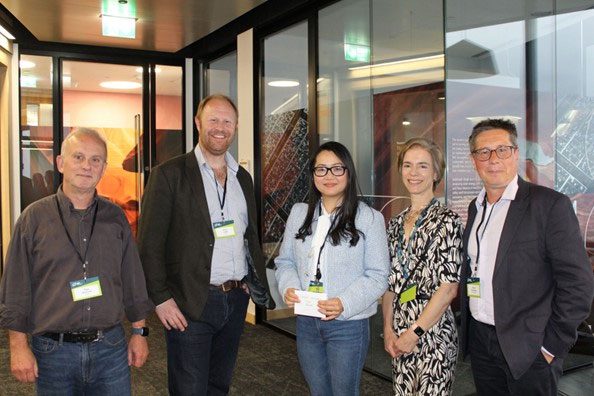 Dr. Linh (center) receiving an award at the Spinout Showdown pitching competition