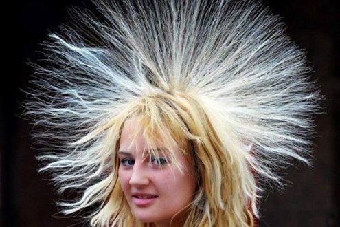 Hair stands on end in dry weather.