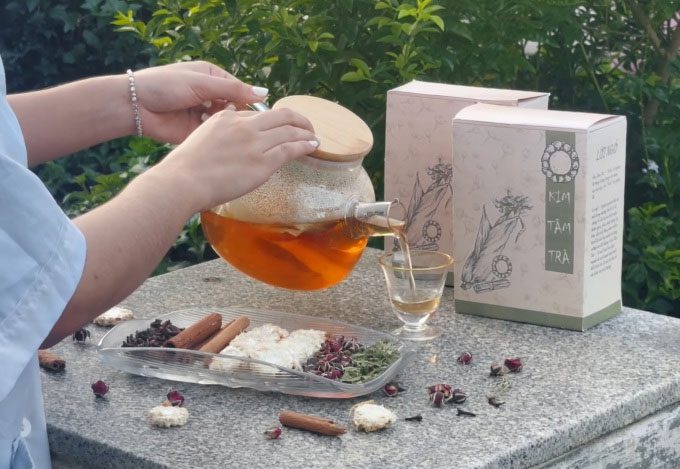 Tea made from corn cobs by Duy Tan University research group.