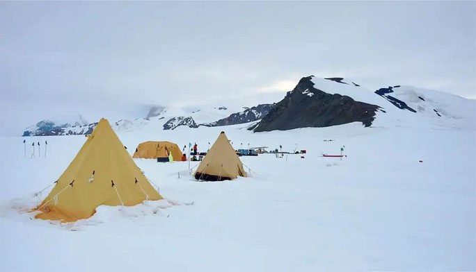 Research team campsite on Thwaites Glacier