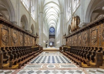 treasure found beneath the floor of the sacred heart church paris after the exciting fire 138379