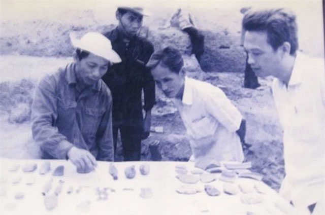 Dốc Chùa animal statue attracting archaeologists on site.