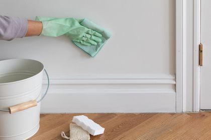 Tips for Cleaning Dirty White Walls with Water and Available Cleaners