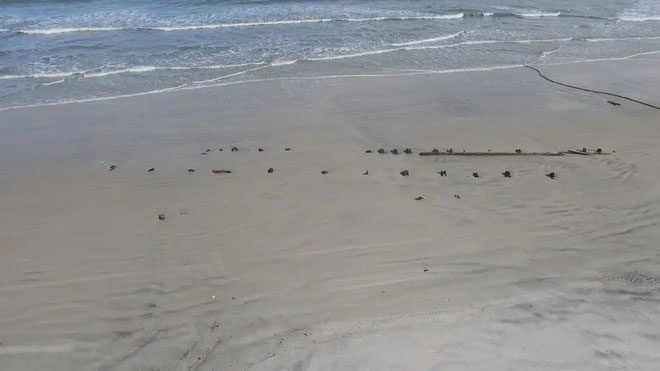 The object appeared after Hurricane Nicole and Hurricane Ian caused coastal erosion in Florida.