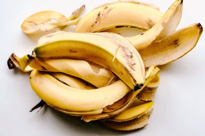 Banana peels help ripen fruit quickly