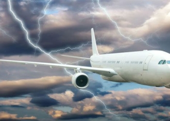 what happens to planes when there is a storm in the sky 57766