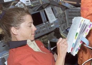 why astronauts cannot use pencils in space 128000