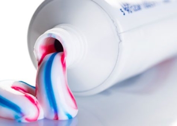 why does toothpaste have color swirls but does not come out in balls 138336