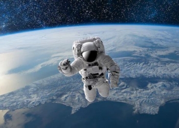 why in the environment of astronauts can still make phone calls 120583