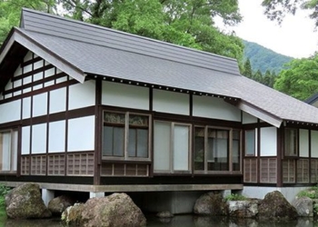 why japanese people often build houses with wood but still fire resistant 129940