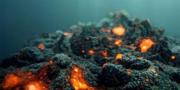 why volcanoes under the sea are not drowned by the ocean 126070