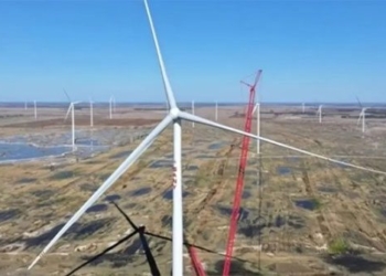 wind turbine on the largest blob in the world in china 137487